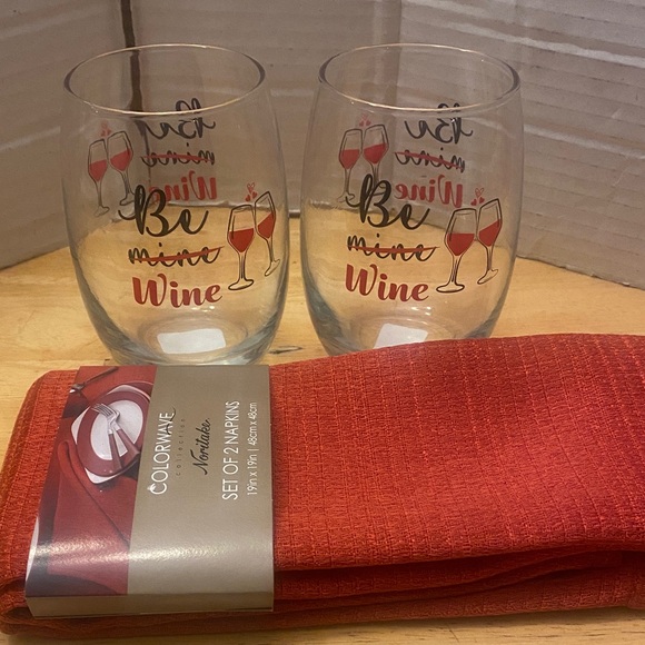 Other - Set of 4 - 2 stemless Wine Glasses say Be Wine & 2 cloth Napkins Valentine’s Day